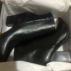 Nine West Gaba leather booties